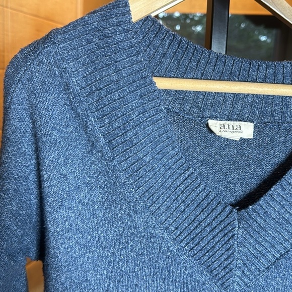 A.N.A. A New Approach V Neck Blue Knit Sweater Size PS - Picture 3 of 8